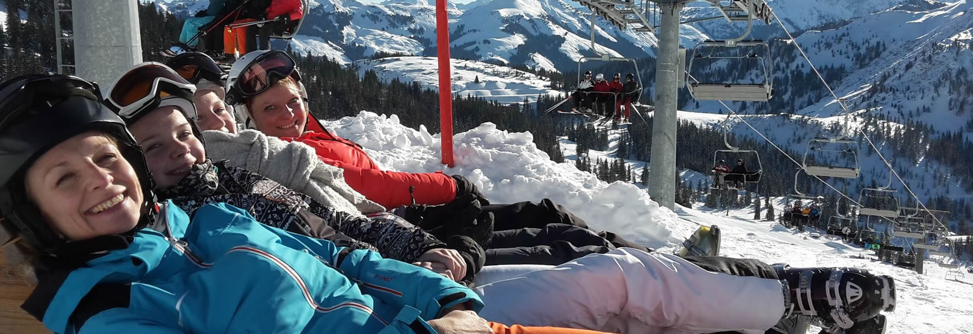 Gemeinsame Pause beim Skifahren